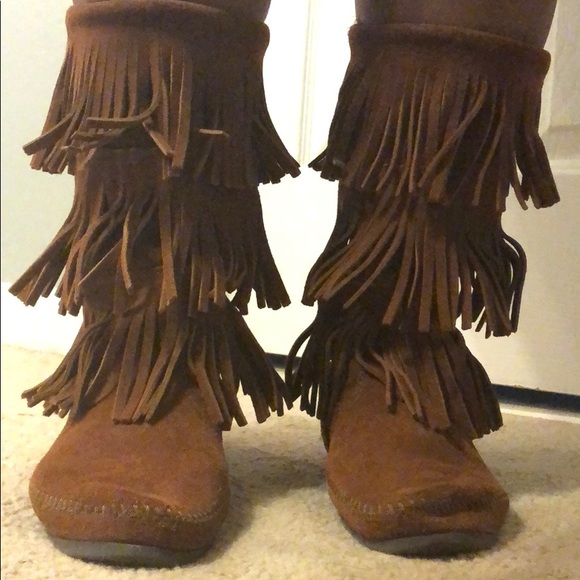 Minnetonka 3-layer fringe boots - Picture 9 of 13